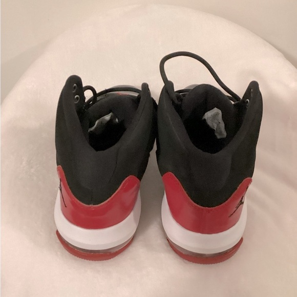 Nike Air Jordan Black and Red - LIKE NEW - Picture 4 of 6